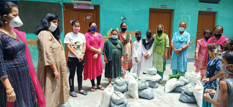 Arya Samaj Sabha women activists distributing ration in a school on Tuesday. Arya Samaj Sabha women activists distributing ration in a school on Tuesday.
