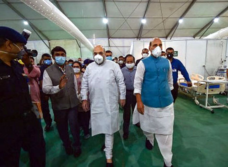 Defence Minister Rajnath Singh, Home Minister Amit Shah and others visit a Covid-19 care facility, arranged by DRDO, near IGI airport in New Delhi on Sunday. Defence Minister Rajnath Singh, Home Minister Amit Shah and others visit a Covid-19 care facility, arranged by DRDO, near IGI airport in New Delhi on Sunday.