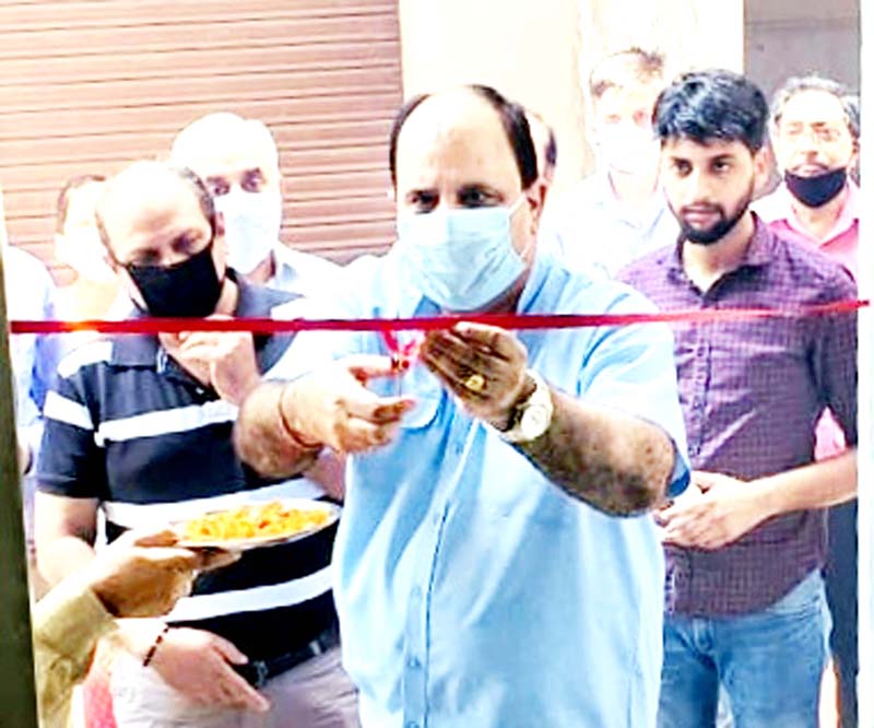 Dr Daleep Pandita, Senior Divisional Manager of NIA inaugurating business outlet of the company at Bantalab, Jammu. Dr Daleep Pandita, Senior Divisional Manager of NIA inaugurating business outlet of the company at Bantalab, Jammu.