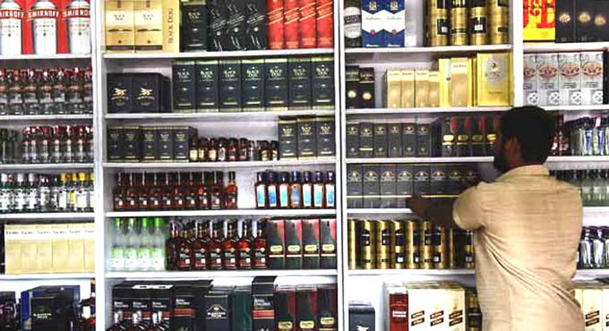 Govt to eauction liquor vends in a month Jammu Kashmir Latest News