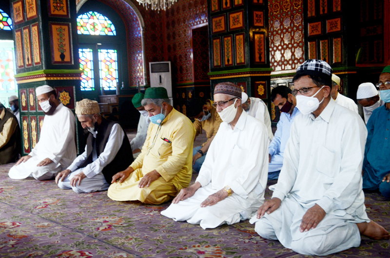 People offer prayers as religious places reopen after nearly five months of COVID lockdown in Srinagar. — Excelsior/Shakeel People offer prayers as religious places reopen after nearly five months of COVID lockdown in Srinagar. — Excelsior/Shakeel