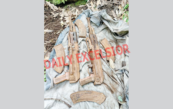 Arms recovered from a hideout in Mangnar Top, Poonch on Friday. -Excelsior/ Gurjeetbhajan Arms recovered from a hideout in Mangnar Top, Poonch on Friday. -Excelsior/ Gurjeetbhajan