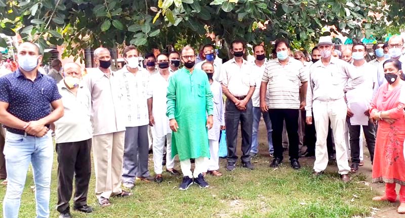 Barwal residents posing for a photograph after meeting DC Kathua on Tuesday. -Excelsior/Pardeep Barwal residents posing for a photograph after meeting DC Kathua on Tuesday. -Excelsior/Pardeep