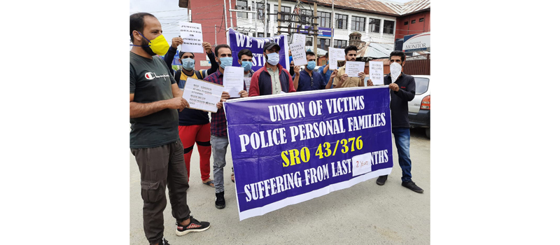 Union of Victims of Police Personnel Families protesting in Srinagar. — Excelsior/Shakeel Union of Victims of Police Personnel Families protesting in Srinagar. — Excelsior/Shakeel