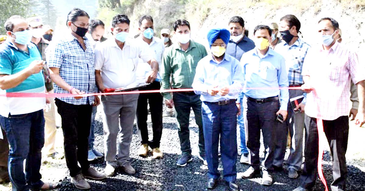 DDC Rajinder Singh Tara launching blacktopping work in Chhatroo block. DDC Rajinder Singh Tara launching blacktopping work in Chhatroo block.