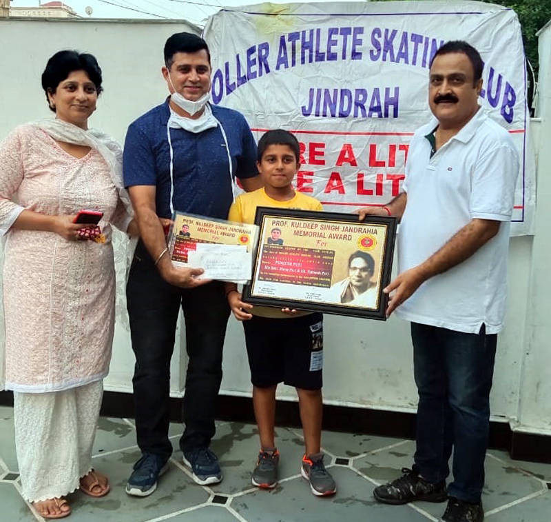 Dignitaries of the event presenting award to master Puneesh Puri. Dignitaries of the event presenting award to master Puneesh Puri.