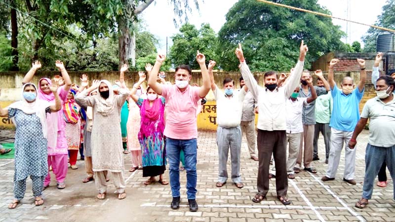People protest against power, water crisis - Daily Excelsior