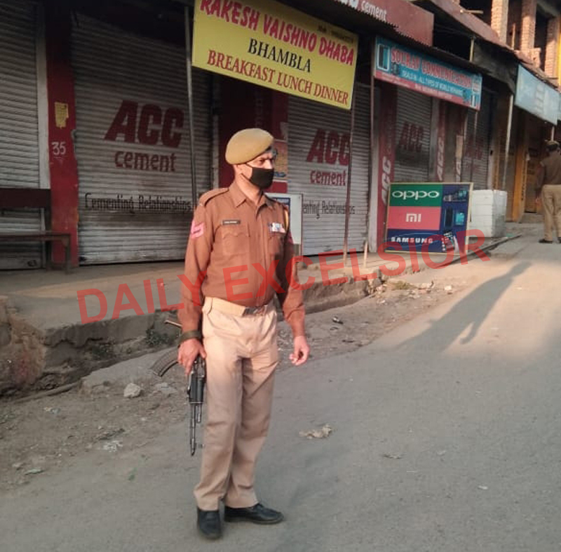 Bhambla town in Reasi district observes lockdown in view of increased cases of COVID-19 on Sunday. — Excelsior/Romesh Mengi Bhambla town in Reasi district observes lockdown in view of increased cases of COVID-19 on Sunday. — Excelsior/Romesh Mengi