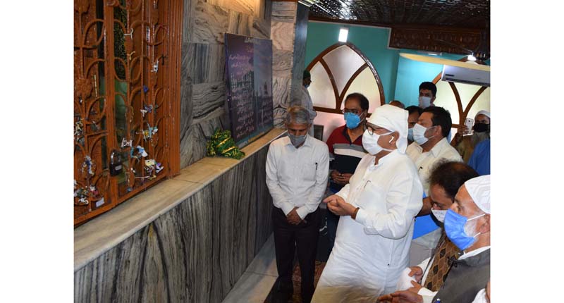 Advisor Farooq Khan paying obeisance at a shrine in Srinagar on Thursday. Advisor Farooq Khan paying obeisance at a shrine in Srinagar on Thursday.