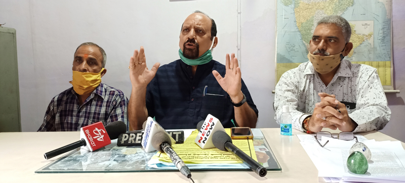 Senior trade union leader, Som Nath addressing a press conference at Udhampur. Senior trade union leader, Som Nath addressing a press conference at Udhampur.