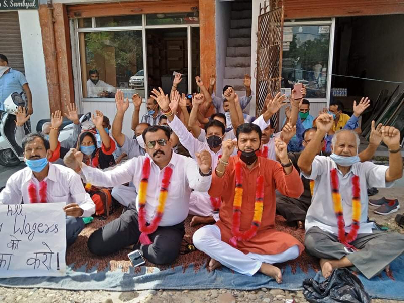 Panthers Party activists at dharna in Samba on Tuesday. — Excelsior/Badyal Panthers Party activists at dharna in Samba on Tuesday. — Excelsior/Badyal