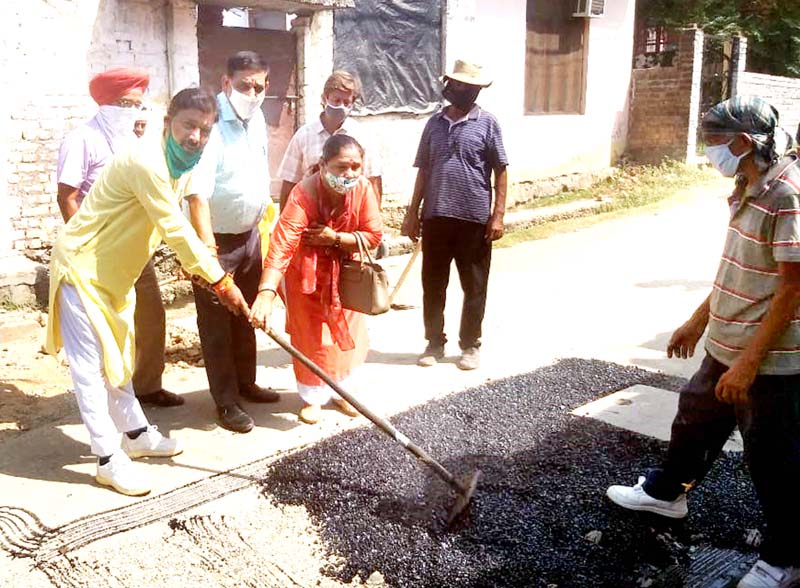 Mayor JMC kick-starting black topping work in Ward number 47 on Wednesday. Mayor JMC kick-starting black topping work in Ward number 47 on Wednesday.