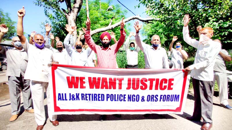 Retired non-gazetted police pensioners staging protest in Jammu on Monday. -Excelsior/Rakesh Retired non-gazetted police pensioners staging protest in Jammu on Monday. -Excelsior/Rakesh