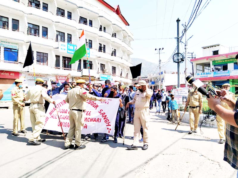 Protestors taking out protest march. -Excelsior/Rafi Choudhary Protestors taking out protest march. -Excelsior/Rafi Choudhary