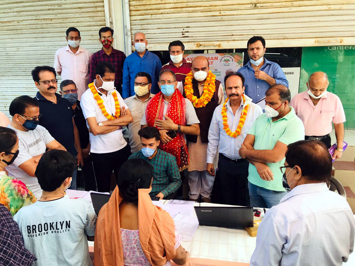 Former Deputy CM, Kavinder Gupta during inauguration of Ayushman Bharat Camp at Ward No. 21 in Gandhi Nagar on Sunday. -Excelsior/Rakesh Former Deputy CM, Kavinder Gupta during inauguration of Ayushman Bharat Camp at Ward No. 21 in Gandhi Nagar on Sunday. -Excelsior/Rakesh