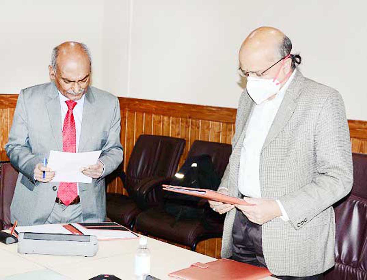 CS BVR Subrahmanyam administering oath to new Chairman SWRRA, Ghanshyam Jha on Tuesday. CS BVR Subrahmanyam administering oath to new Chairman SWRRA, Ghanshyam Jha on Tuesday.