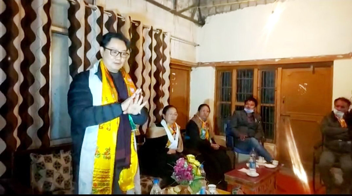 Union Minister of Sports Kiren Rijiju addressing an election meeting in upper Leh on Monday. —Excelsior/Morup Stanzin Union Minister of Sports Kiren Rijiju addressing an election meeting in upper Leh on Monday. —Excelsior/Morup Stanzin