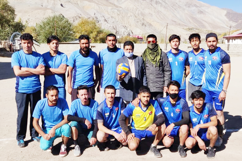 Players posing for a group photograph with dignitaries of the event at Kargil. — Excelsior/Bashaat Players posing for a group photograph with dignitaries of the event at Kargil. — Excelsior/Bashaat