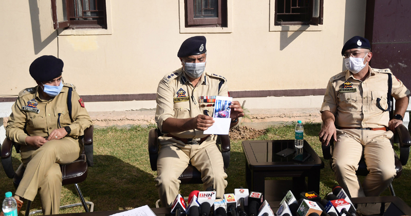 SSP Srinagar addressing media persons. — Excelsior/Shakeel SSP Srinagar addressing media persons. — Excelsior/Shakeel