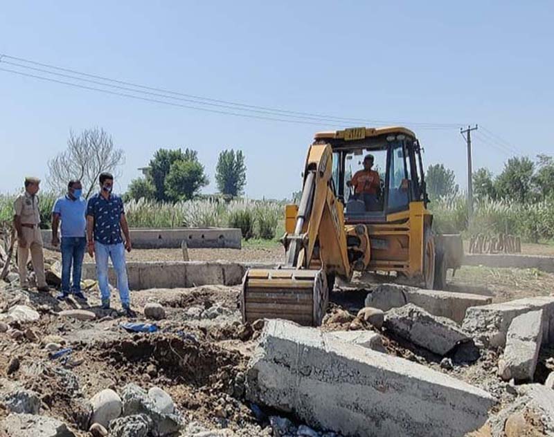 Encroachment on State land being demolished. Encroachment on State land being demolished.