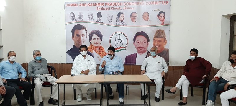 Senior Cong leaders Raman Bhalla and Yogesh Sawhney at a meeting in Jammu on Monday.