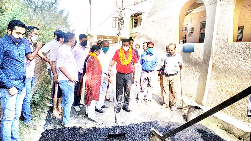 Mayor, JMC, C M Gupta kick starting black topping of road in Ward 66 Jammu on Monday. Mayor, JMC, C M Gupta kick starting black topping of road in Ward 66 Jammu on Monday.