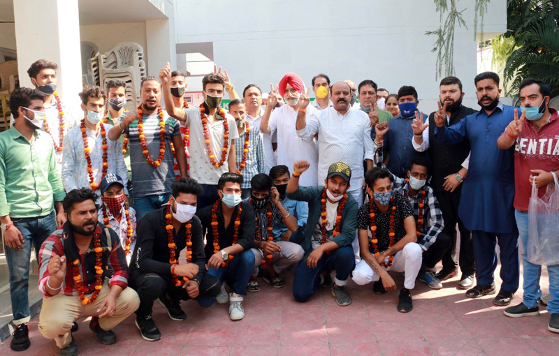 Former MLC and General Secretary PDP Surinder Choudhary posing for photograph with new entrants in party fold at Jammu on Monday. Former MLC and General Secretary PDP Surinder Choudhary posing for photograph with new entrants in party fold at Jammu on Monday.