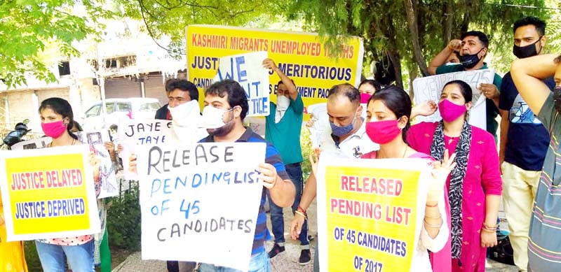 Migrant youth protesting on Wednesday. -Excelsior/Rakesh Migrant youth protesting on Wednesday. -Excelsior/Rakesh