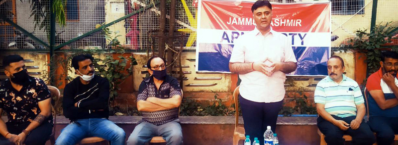 Apni Party general secretary Vikram Malhotra addressing a public meeting in Ward Number 1 of Jammu.