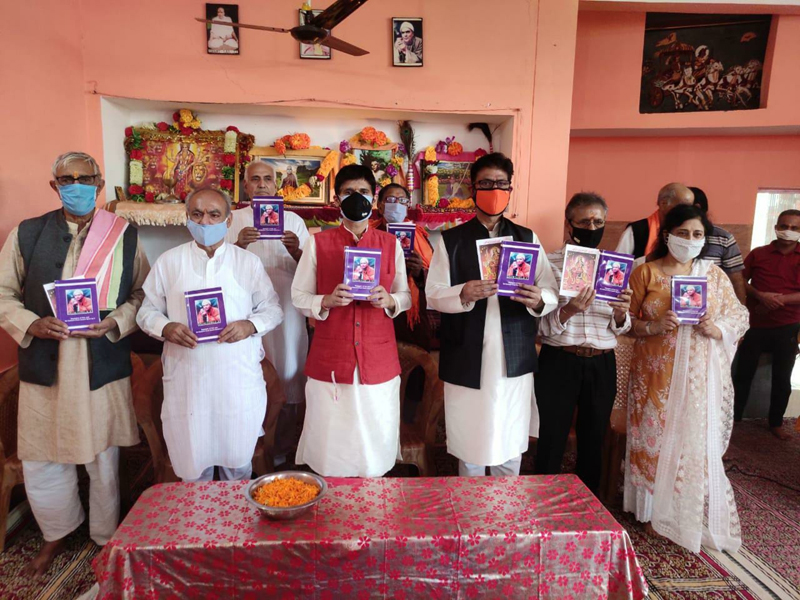 Representatives of Swami Kral Bab Trust releasing biography of Swami Nand Bab Ji at Bantalab Ashram on Thursday. — Excelsior/Rakesh