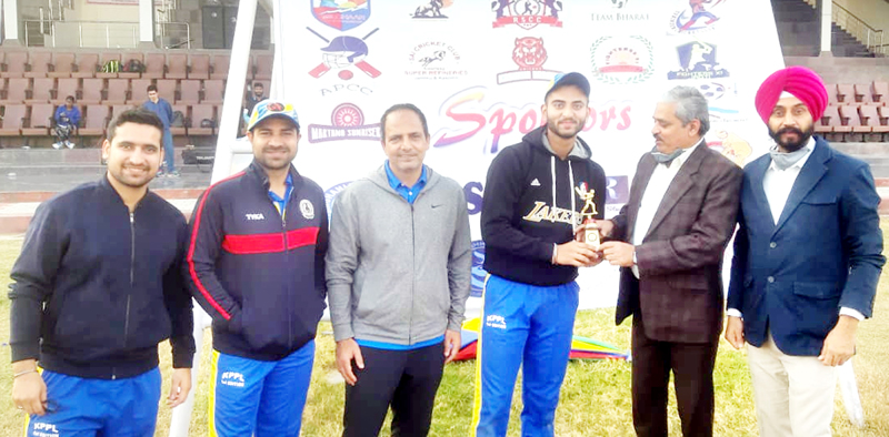 Former Ranji Trophy skipper Ashwani Gupta presenting man of the match award to Praful Dhar at MA Stadium in Jammu. Former Ranji Trophy skipper Ashwani Gupta presenting man of the match award to Praful Dhar at MA Stadium in Jammu.