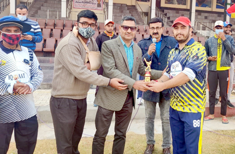 Dignitaries presenting man of the match award to winner at MA Stadium Jammu on Thursday. Dignitaries presenting man of the match award to winner at MA Stadium Jammu on Thursday.