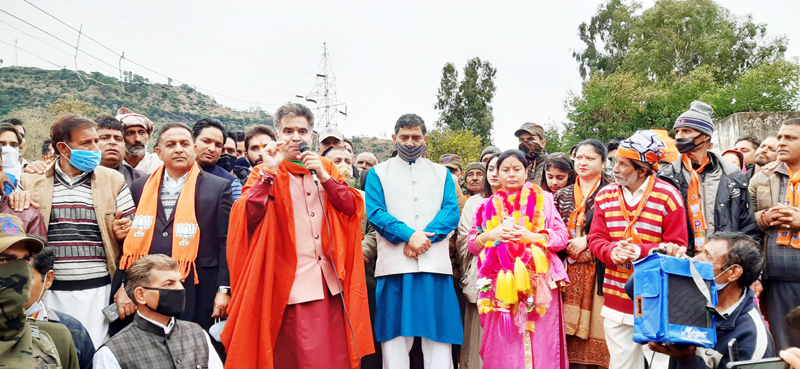 BJP president Ravinder Raina and MP Jugal Kishore accompanying contesting candidate of party. BJP president Ravinder Raina and MP Jugal Kishore accompanying contesting candidate of party.