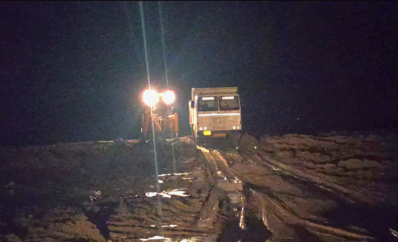 A JCB excavating sand and loading it in a dumper in River Basanter at Samba. -Excelsior/ Badyal A JCB excavating sand and loading it in a dumper in River Basanter at Samba. -Excelsior/ Badyal