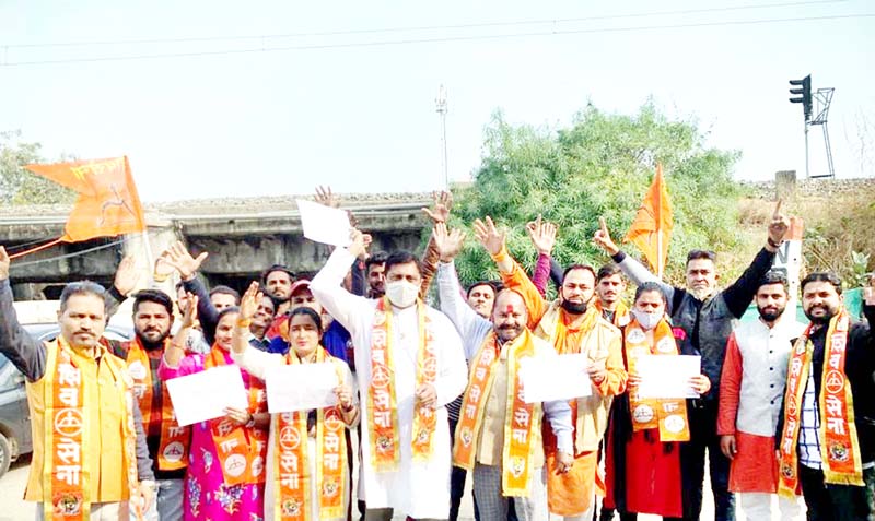 Shiv Sena leaders posing for a group photograph after opening ‘Grievances and Support Centre’ at Bari Brahmana. Shiv Sena leaders posing for a group photograph after opening ‘Grievances and Support Centre’ at Bari Brahmana.