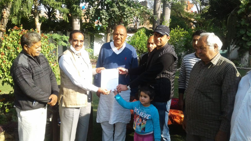 Former Minister Mula Ram and DCC Jammu (R) Chief, HS Chib handing over mandate to Cong candidates. Former Minister Mula Ram and DCC Jammu (R) Chief, HS Chib handing over mandate to Cong candidates.