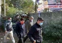 ACB team entering RTO office at Lakhanpur in Kathua on Saturday. -Excelsior/Pardeep