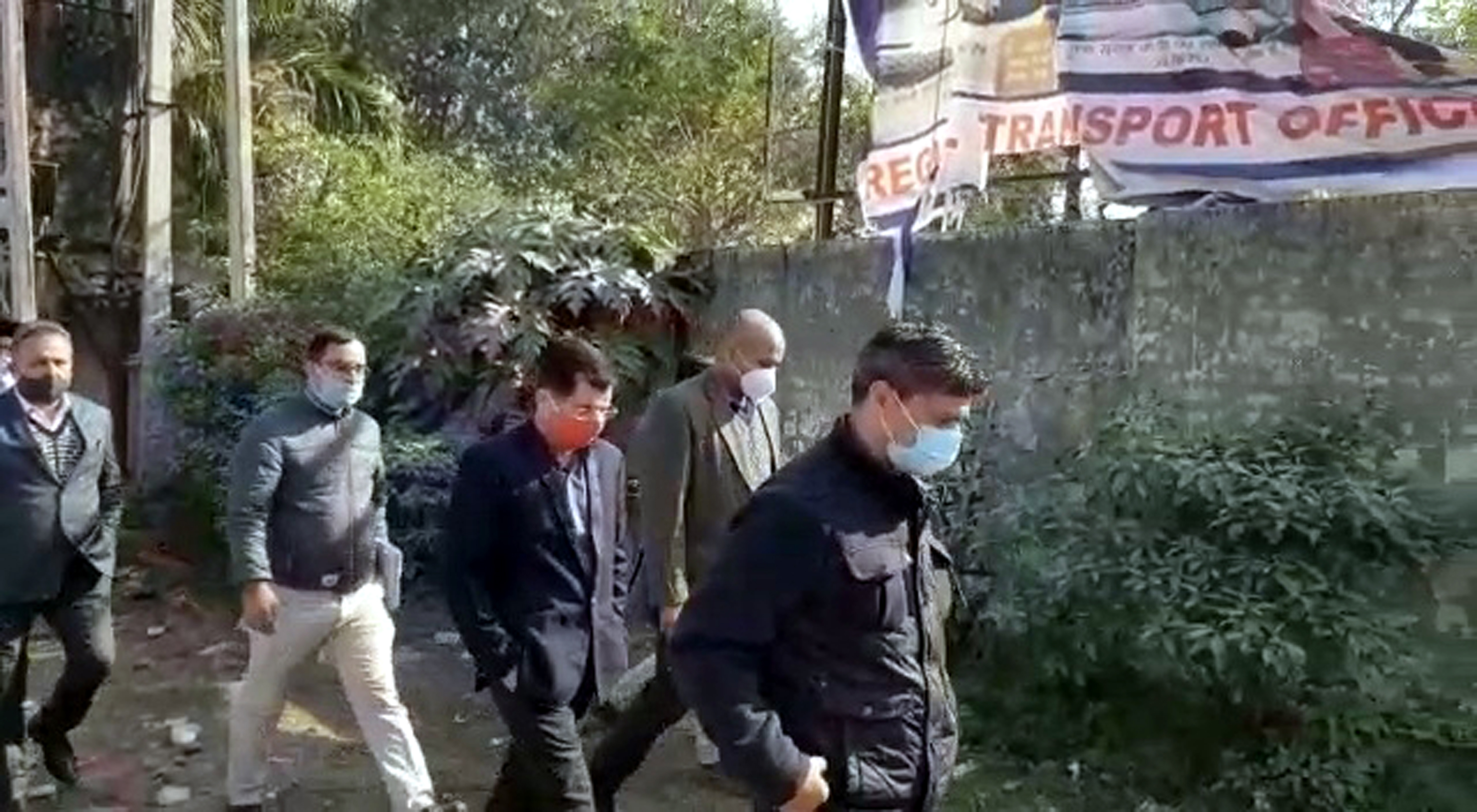 ACB team entering RTO office at Lakhanpur in Kathua on Saturday. -Excelsior/Pardeep ACB team entering RTO office at Lakhanpur in Kathua on Saturday. -Excelsior/Pardeep