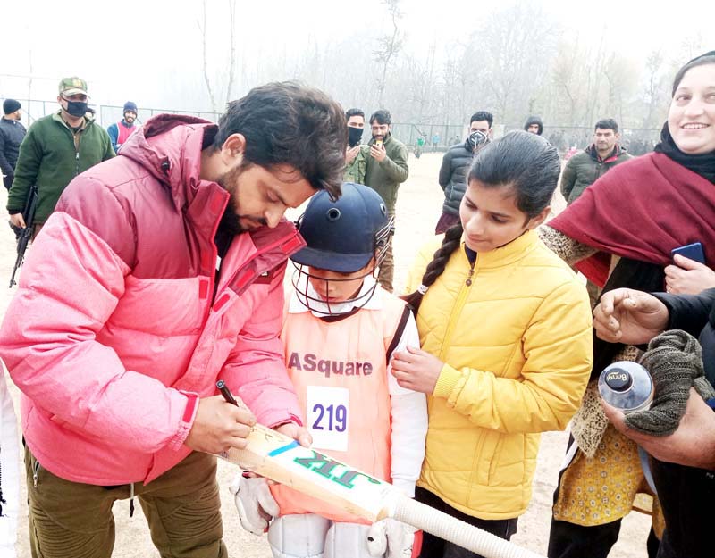 Cricketer Suresh Raina giving autograph to young budding players at Anantnag. -Excelsior/Sajad Dar Cricketer Suresh Raina giving autograph to young budding players at Anantnag. -Excelsior/Sajad Dar