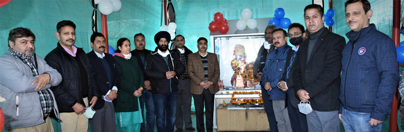 Personnel of Agriculture Department and others after paying tributes to Bawa Jitto on Wednesday. Personnel of Agriculture Department and others after paying tributes to Bawa Jitto on Wednesday.