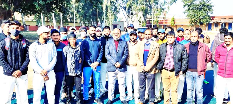 Chief guest along with winning team posing for a group photograph at Akhnoor. Chief guest along with winning team posing for a group photograph at Akhnoor.