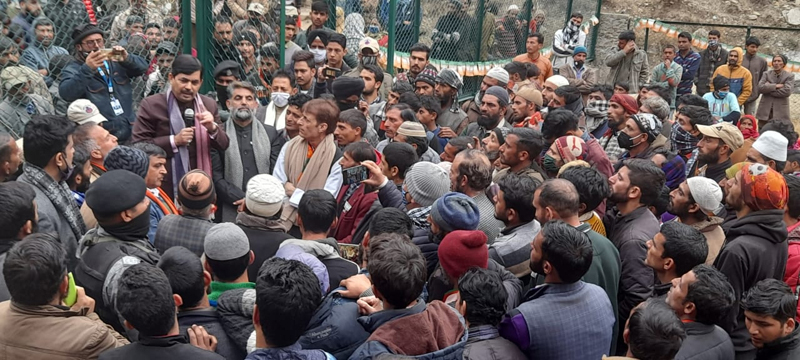 BJP national spokesman, Shahnawaz Hussain at an election rally at Doda on Monday. — Excelsior/Tilak Raj BJP national spokesman, Shahnawaz Hussain at an election rally at Doda on Monday. — Excelsior/Tilak Raj