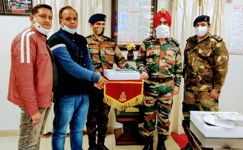 General Secretary of Traders Federation, Deepak Gupta donating ECG machine to MH Satwari officers. General Secretary of Traders Federation, Deepak Gupta donating ECG machine to MH Satwari officers.
