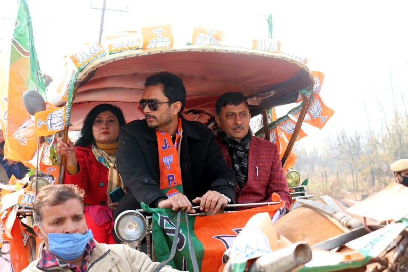 BJP general secretary, Vibodh Gupta leading a Tanga rally in Sopore on Wednesday. — Excelsior/Abid Nabi BJP general secretary, Vibodh Gupta leading a Tanga rally in Sopore on Wednesday. — Excelsior/Abid Nabi