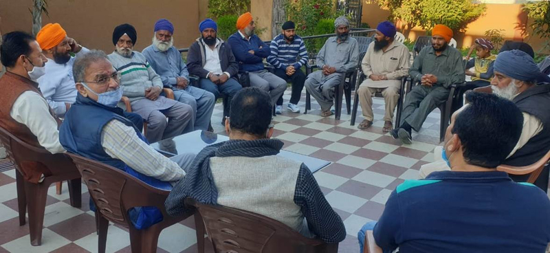 Former Deputy CM, Kavinder Gupta talking to a delegation at Jammu on Monday. Former Deputy CM, Kavinder Gupta talking to a delegation at Jammu on Monday.