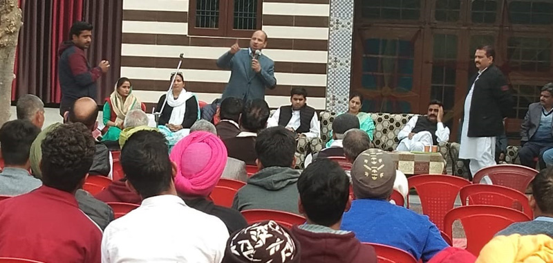 Senior Congress leader M K Bhardwaj addressing election rally at Arnia on Monday. Senior Congress leader M K Bhardwaj addressing election rally at Arnia on Monday.