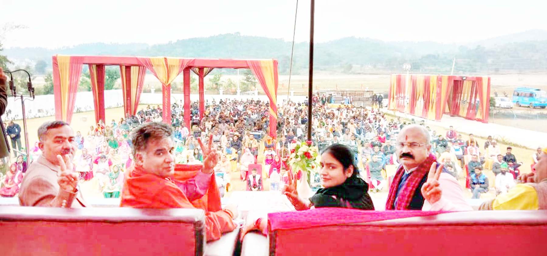 BJP president, Ravinder Raina addressing a meeting in Kathua area on Friday. -Excelsior/Madan BJP president, Ravinder Raina addressing a meeting in Kathua area on Friday. -Excelsior/Madan