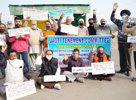 JTC and SKF activists protesting at Jagti on Friday. JTC and SKF activists protesting at Jagti on Friday.