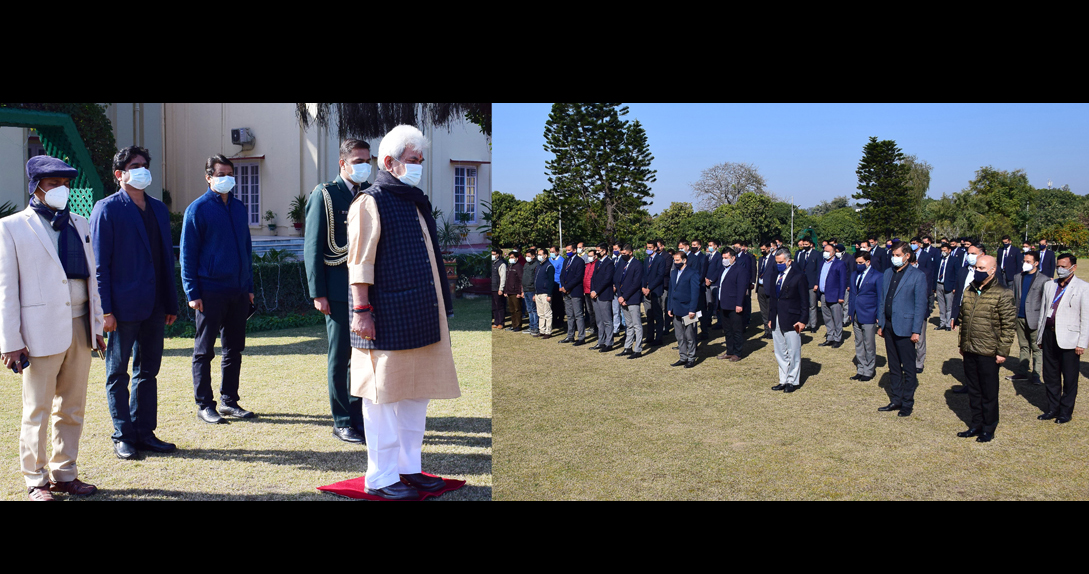 Martyrs’ Day Lt Governor Manoj Sinha, Raj Bhavan staff observed two minute silence as homage to martyrs (1)