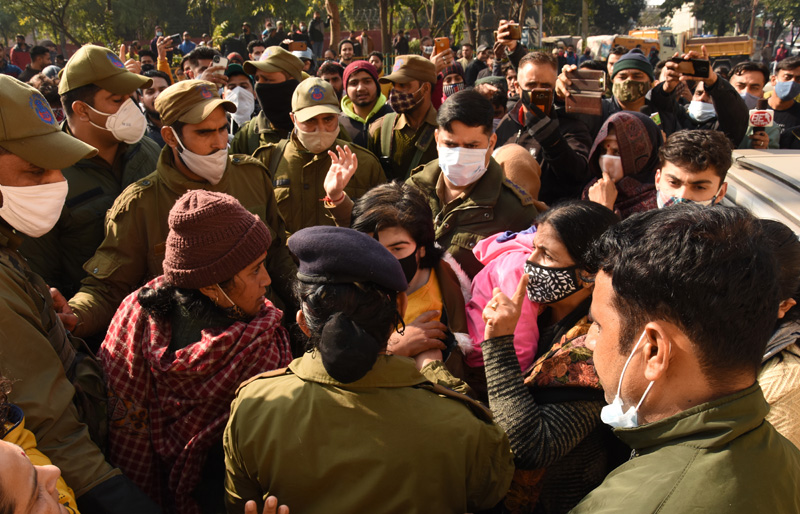 Protesting family of victim being pacified by police personnel. -Excelsior/Rakesh Protesting family of victim being pacified by police personnel. -Excelsior/Rakesh